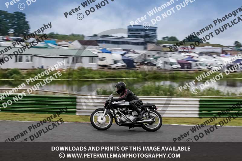 Vintage motorcycle club;eventdigitalimages;mallory park;mallory park trackday photographs;no limits trackdays;peter wileman photography;trackday digital images;trackday photos;vmcc festival 1000 bikes photographs